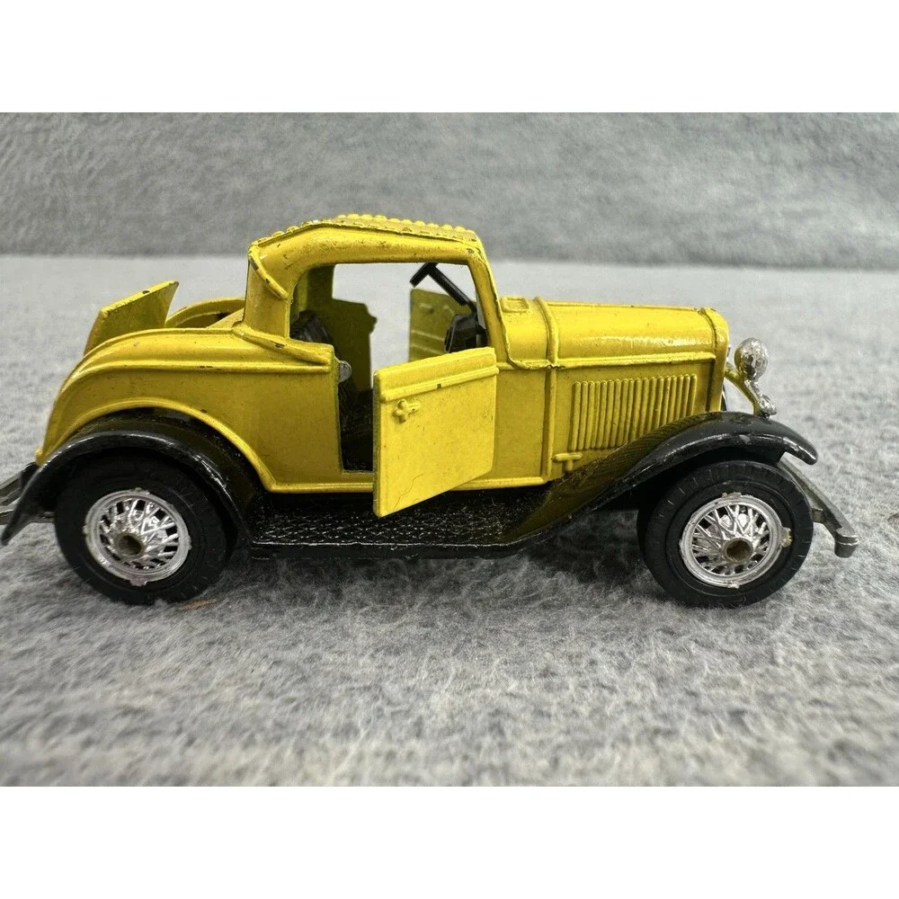 ROAD CHAMPS Ford Red Model A Rumble Seat Roadster Yellow Car T5